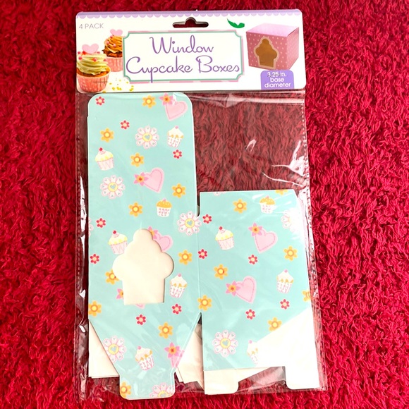 NWT “Set of Napkins & Cupcake Boxes” - Picture 2 of 5